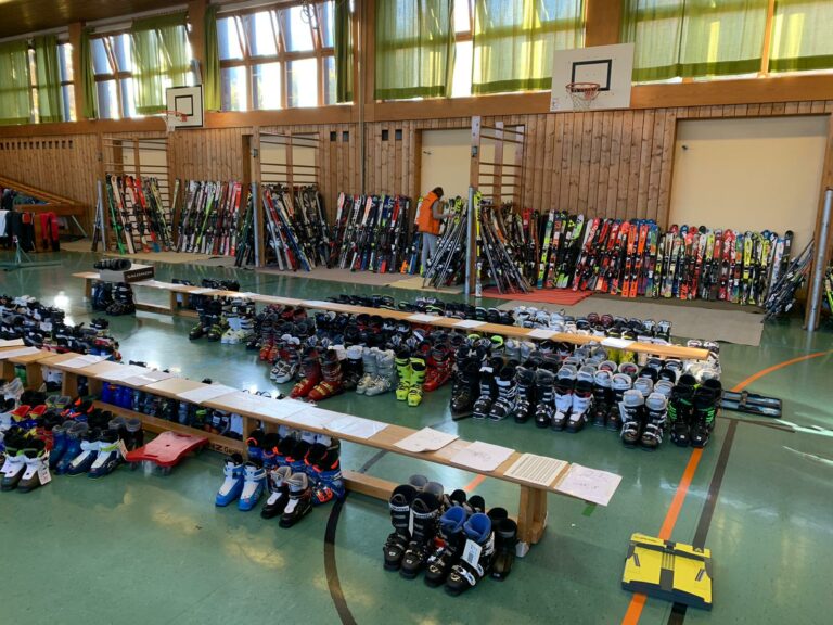 Read more about the article Wintersportler tauschen reichlich Equipment – SVO Skibasar ein Riesenerfolg