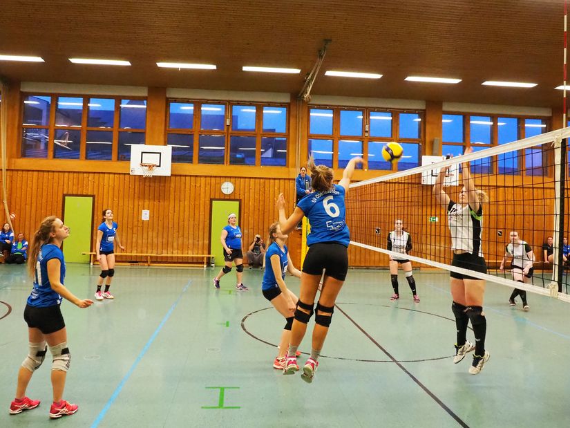 Read more about the article Fünf Punkte für Vroni – SVO Volleys holen in Gedenken an verstorbene Mitspielerin zwei Heimsiege